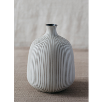 Vase en gourde blanche avec lignes pointillées marron